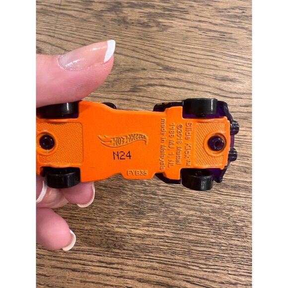 Hot Wheels 2018 Slide Kick Die-Cast Car Purple/Orange Toy Collectible - Picture 4 of 5